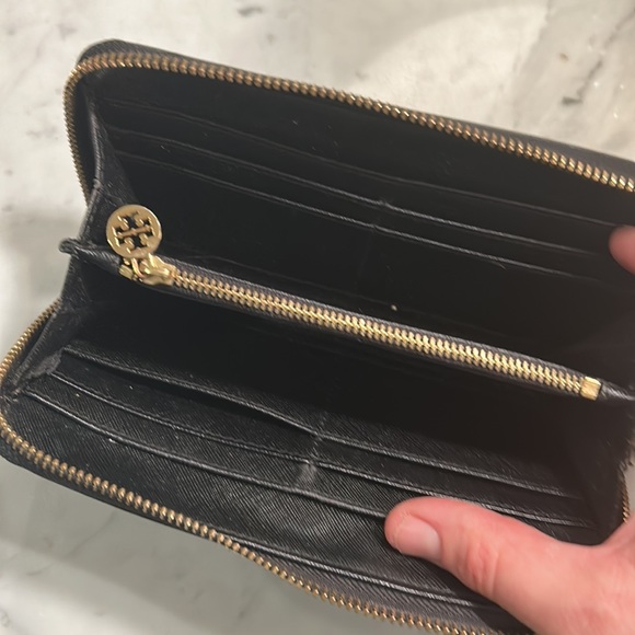 Tory Burch black wallet - Picture 2 of 3